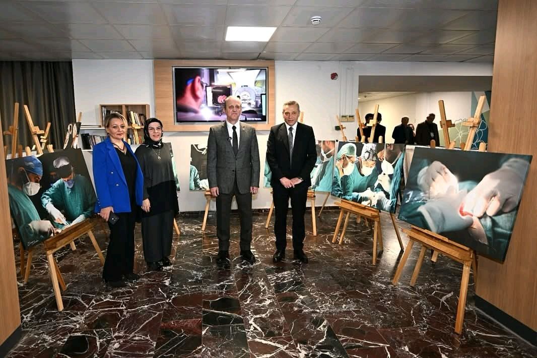 Farabi Hastanemizde “Bir Hayatlık Dokunuş” Fotoğraf Sergisi Açıldı